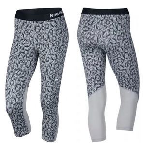 Nike Pro Core Compression Capri Facet Training Size S